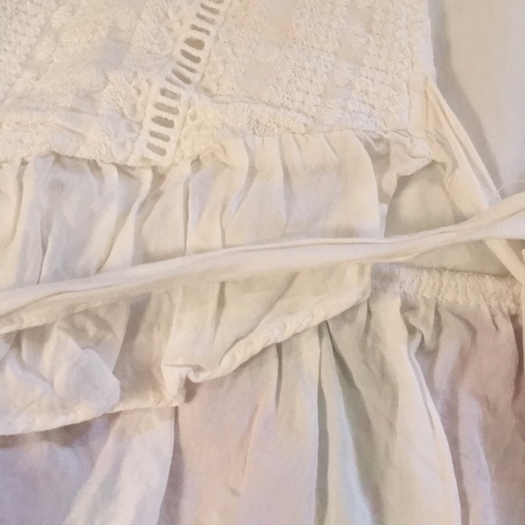 White top - Picture 4 of 6